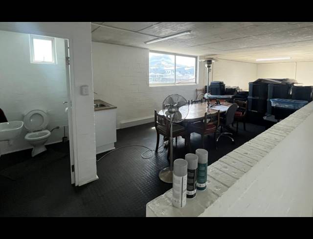 197M² WAREHOUSE TO LET IN FIRGROVE
